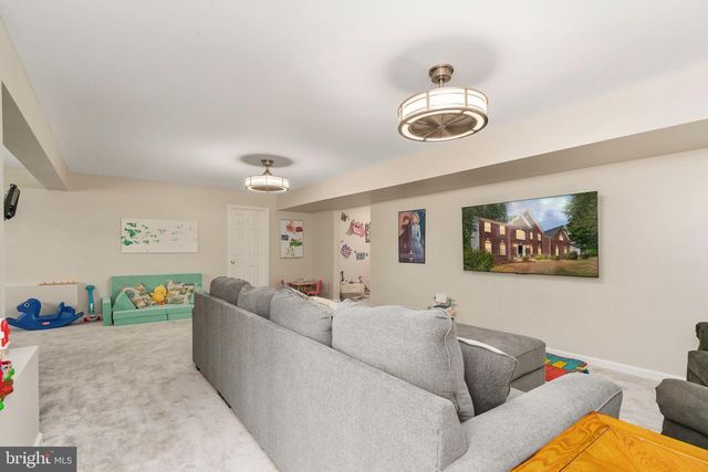 795 WINTERBERRY DR, Fredericksburg, VA 22405