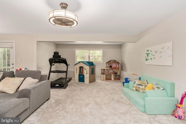 795 WINTERBERRY DR, Fredericksburg, VA 22405