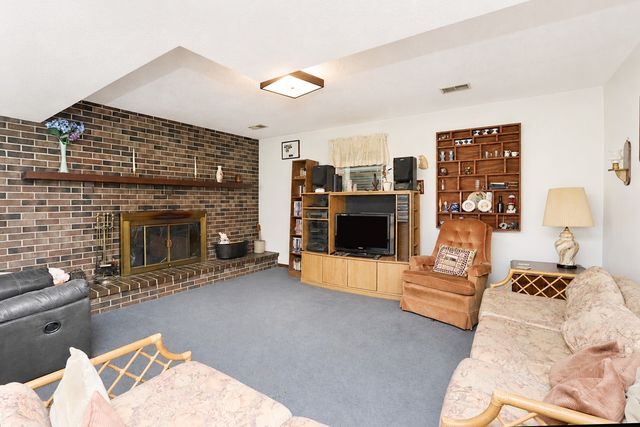 341 E Rose Avenue, Des Moines, IA 50315