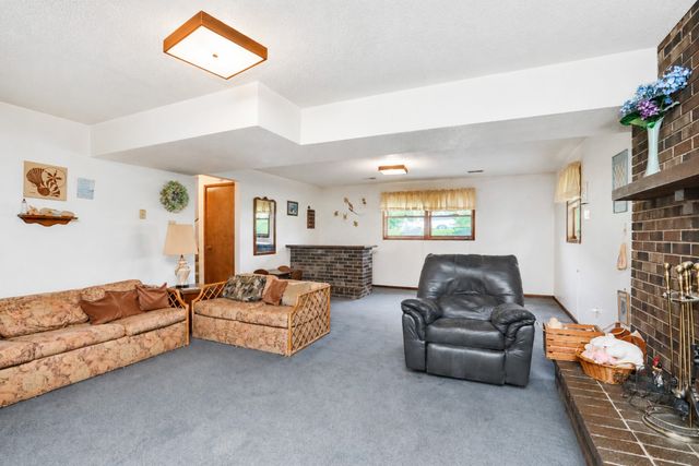 341 E Rose Avenue, Des Moines, IA 50315
