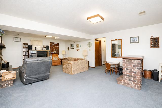 341 E Rose Avenue, Des Moines, IA 50315