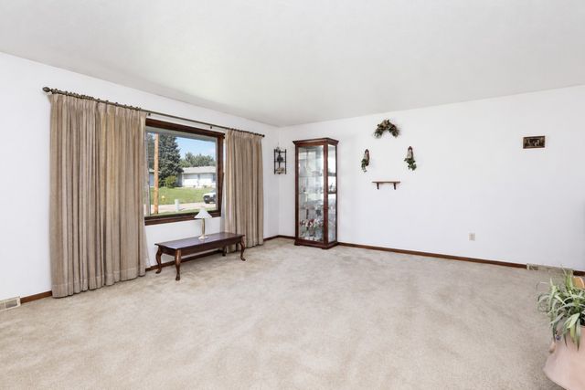 341 E Rose Avenue, Des Moines, IA 50315