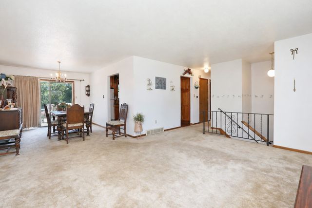 341 E Rose Avenue, Des Moines, IA 50315