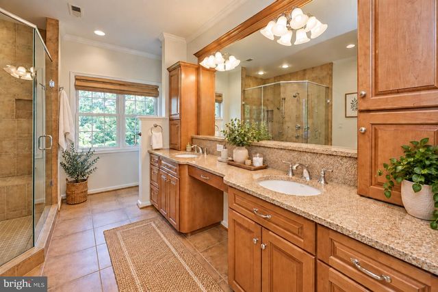3032 CRANE DR, Falls Church, VA 22042