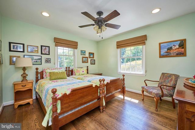 3032 CRANE DR, Falls Church, VA 22042