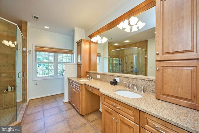 3032 CRANE DR, Falls Church, VA 22042