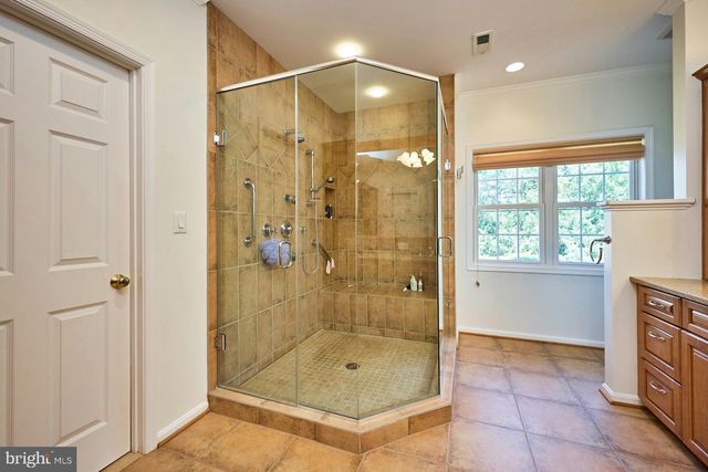 3032 CRANE DR, Falls Church, VA 22042