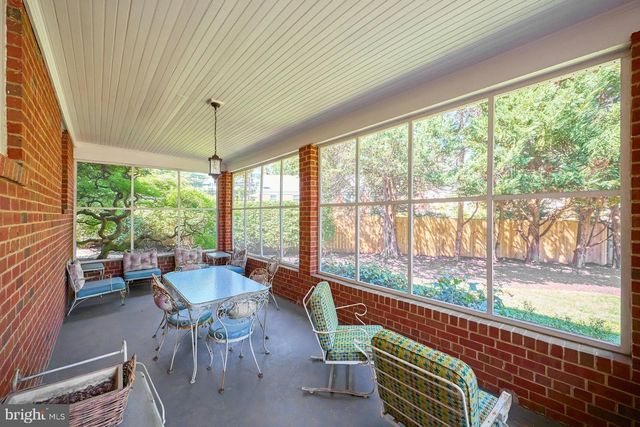 3032 CRANE DR, Falls Church, VA 22042