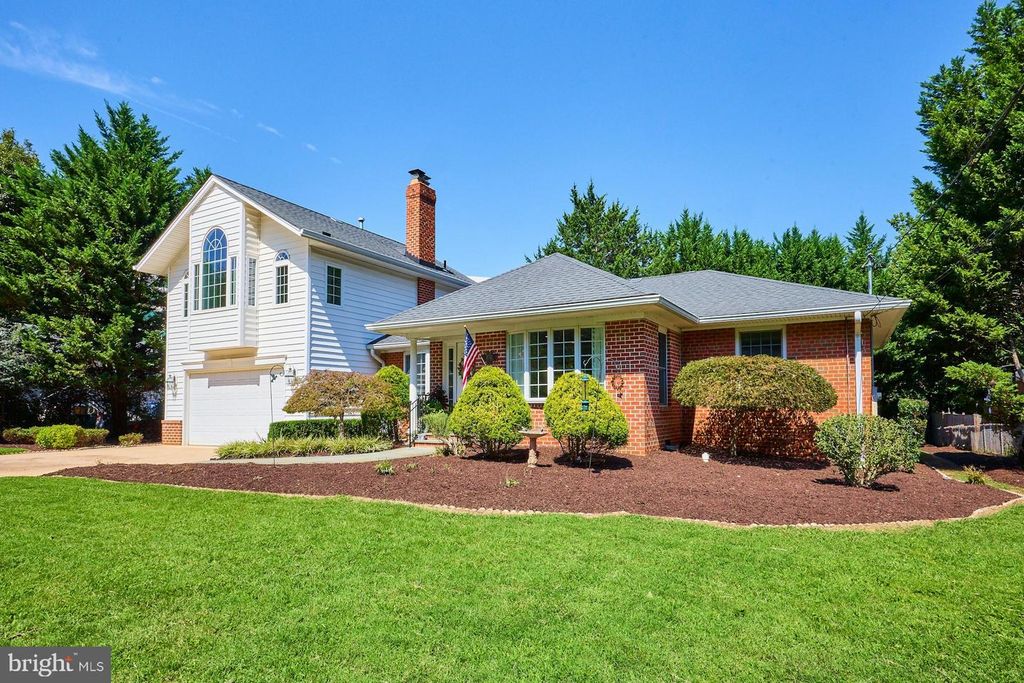 3032 CRANE DR, Falls Church, VA 22042