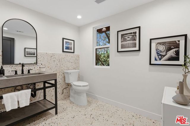 16708 Chaplin Avenue, Encino, CA 91436