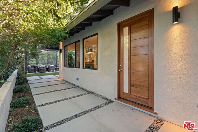 16708 Chaplin Avenue, Encino, CA 91436