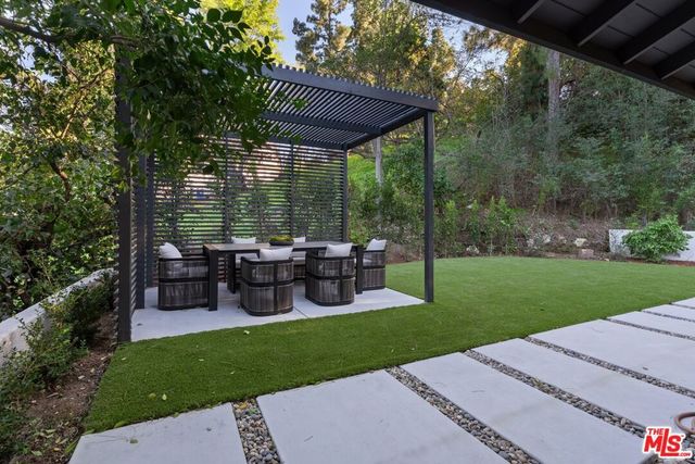 16708 Chaplin Avenue, Encino, CA 91436