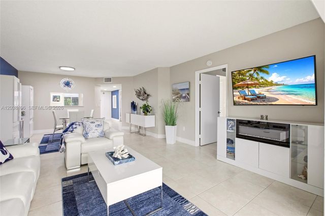 850 SW 138th Ave 306D, Pembroke Pines, FL 33027