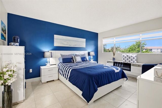850 SW 138th Ave 306D, Pembroke Pines, FL 33027