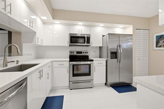 850 SW 138th Ave 306D, Pembroke Pines, FL 33027
