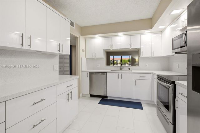 850 SW 138th Ave 306D, Pembroke Pines, FL 33027