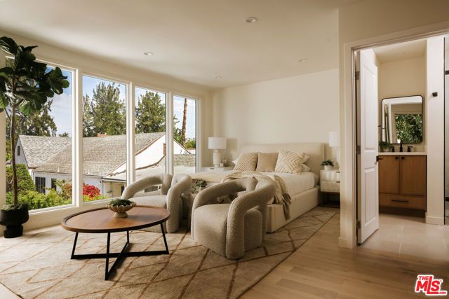 129 N Almont Drive, Los Angeles, CA 90048