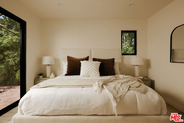 129 N Almont Drive, Los Angeles, CA 90048