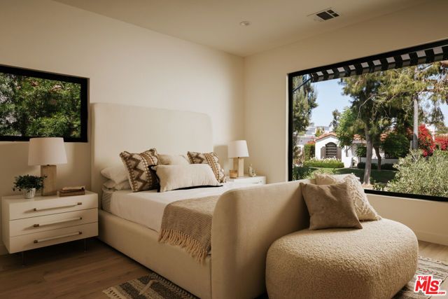 129 N Almont Drive, Los Angeles, CA 90048