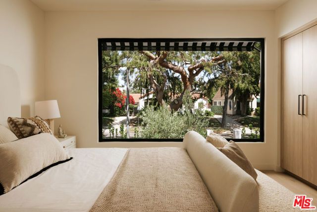 129 N Almont Drive, Los Angeles, CA 90048
