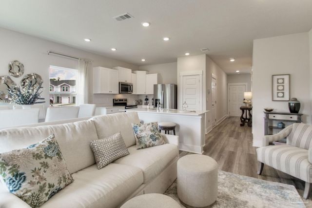 3988 Pendragon Cir, Milton, FL 32583