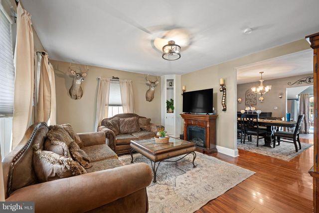 317 BROAD ST, Elmer, NJ 08318