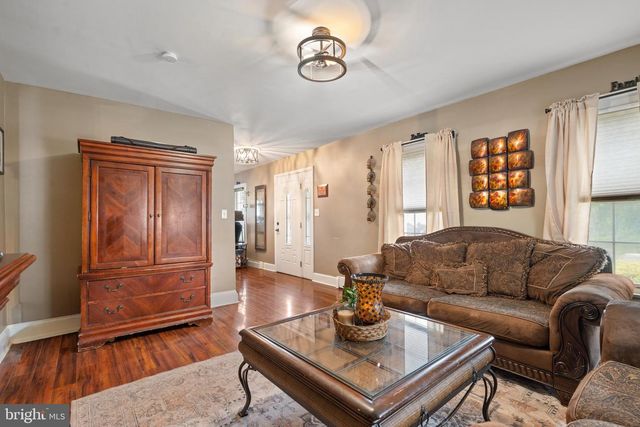 317 BROAD ST, Elmer, NJ 08318