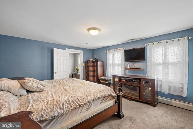 317 BROAD ST, Elmer, NJ 08318