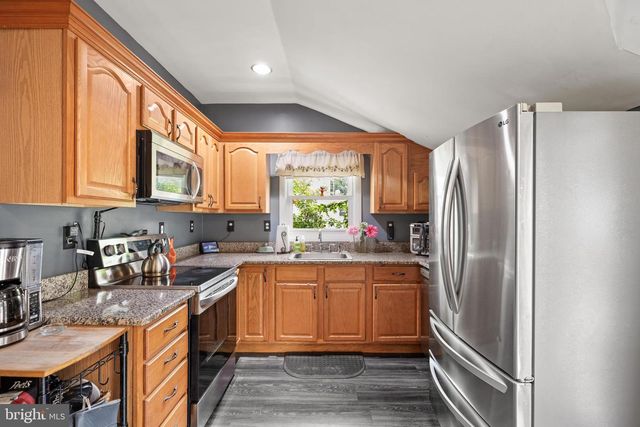 317 BROAD ST, Elmer, NJ 08318