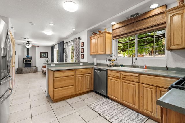 21080 Joanna Way, Redding, CA 96003