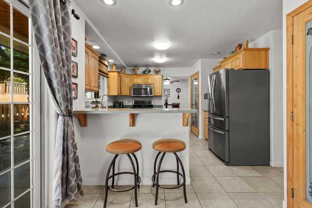 21080 Joanna Way, Redding, CA 96003