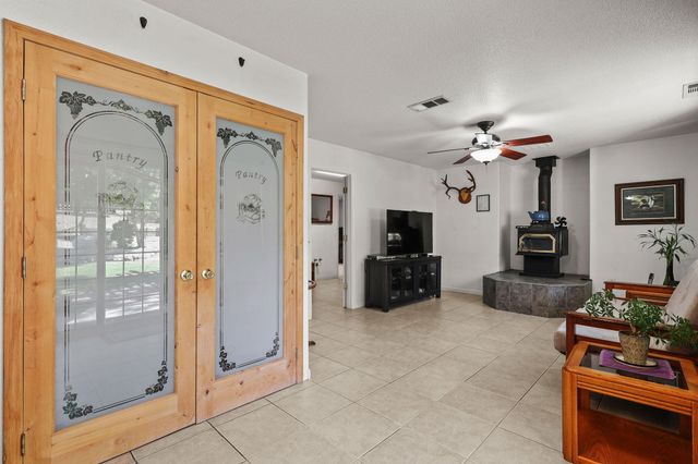 21080 Joanna Way, Redding, CA 96003