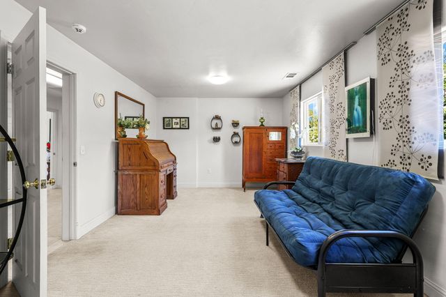 21080 Joanna Way, Redding, CA 96003