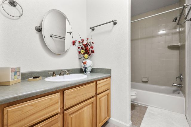 21080 Joanna Way, Redding, CA 96003