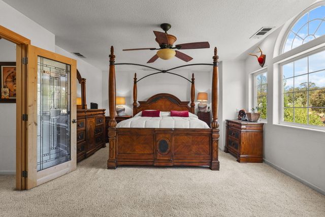 21080 Joanna Way, Redding, CA 96003