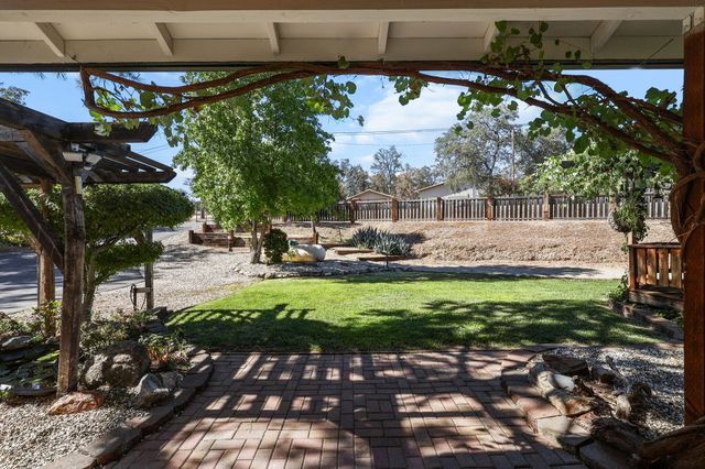 21080 Joanna Way, Redding, CA 96003