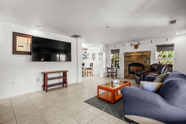 21080 Joanna Way, Redding, CA 96003