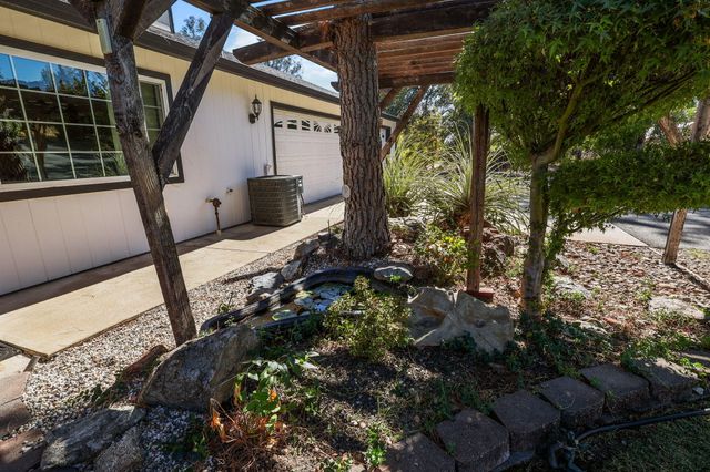 21080 Joanna Way, Redding, CA 96003