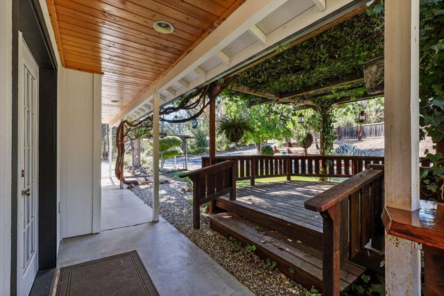 21080 Joanna Way, Redding, CA 96003