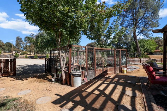 21080 Joanna Way, Redding, CA 96003