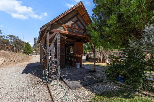 21080 Joanna Way, Redding, CA 96003