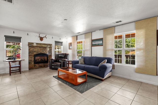 21080 Joanna Way, Redding, CA 96003