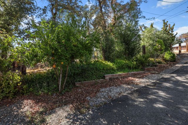 21080 Joanna Way, Redding, CA 96003