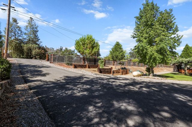21080 Joanna Way, Redding, CA 96003
