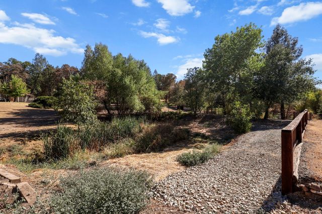 21080 Joanna Way, Redding, CA 96003