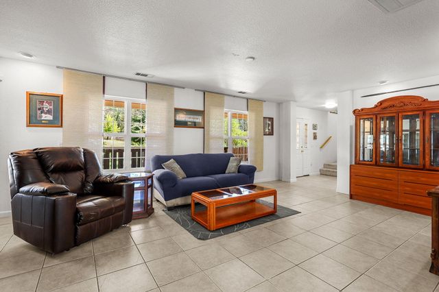 21080 Joanna Way, Redding, CA 96003