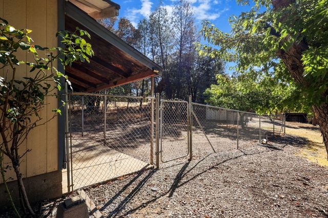 21080 Joanna Way, Redding, CA 96003