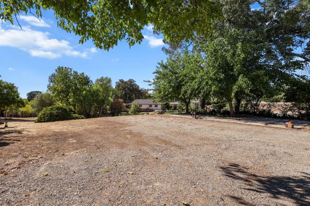 21080 Joanna Way, Redding, CA 96003