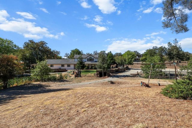 21080 Joanna Way, Redding, CA 96003