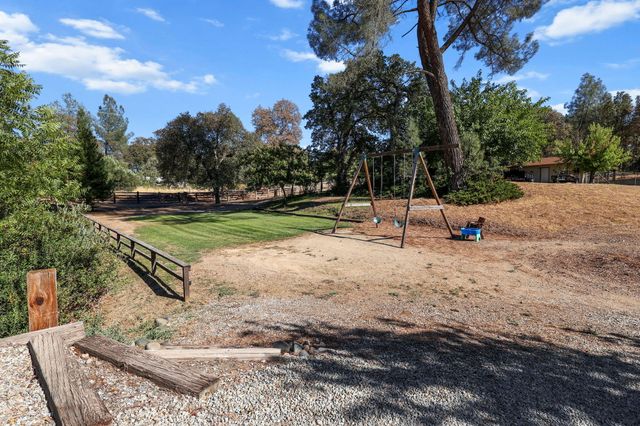 21080 Joanna Way, Redding, CA 96003